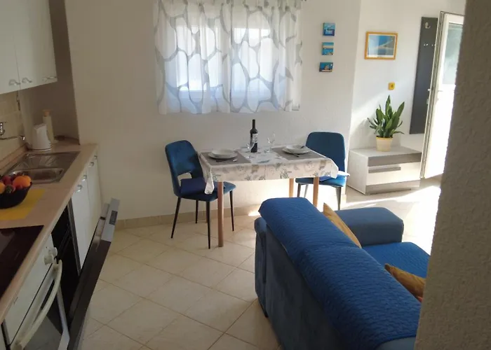 Villa Senjkovic - Apartments With Balcony And Sea View