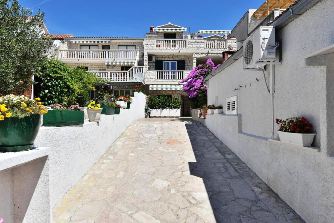 Senjkovic - With Balcony And Sea View Apartmán *