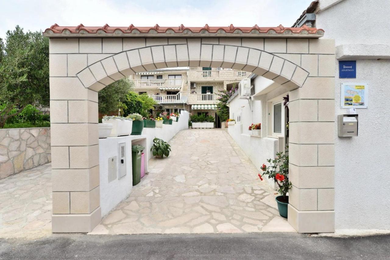 Apartmán Senjkovic - With Balcony And Sea View Bol