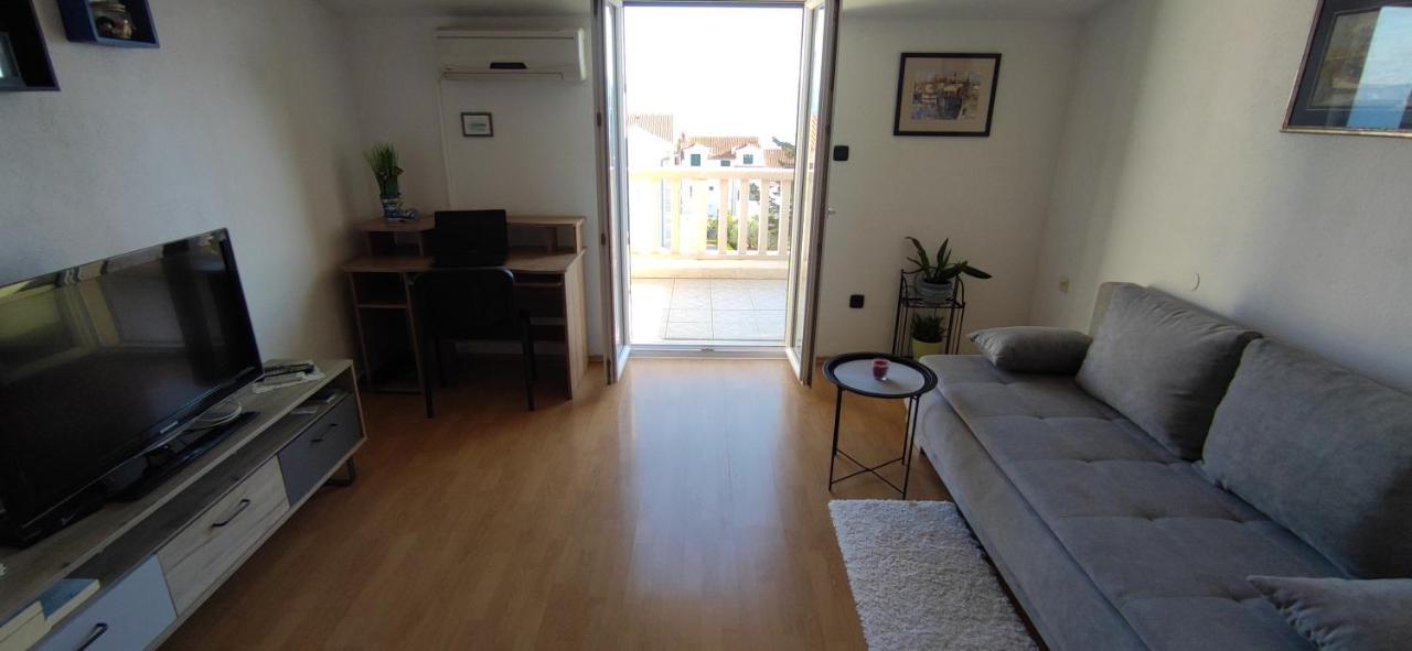 Senjkovic - With Balcony And Sea View Apartmán